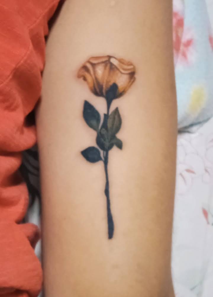Rosa Minimalista - Fineline - Artvier Tattoo